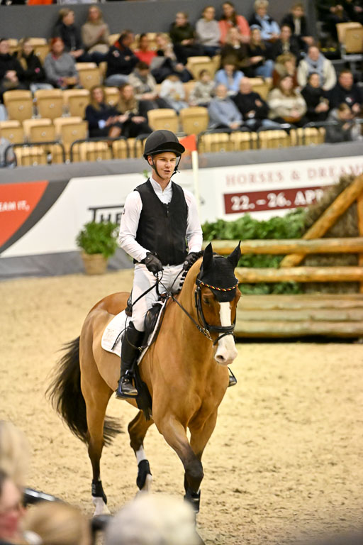  | 12022026 Indoor VS _736 