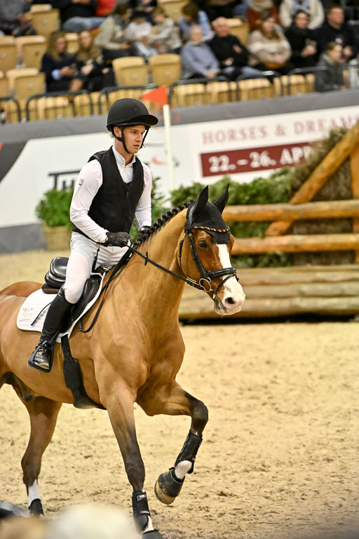  | 12022026 Indoor VS _739 