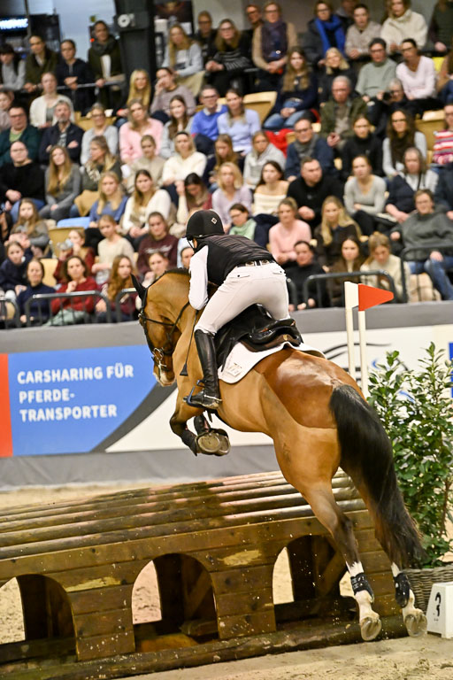  | 12022026 Indoor VS _746 