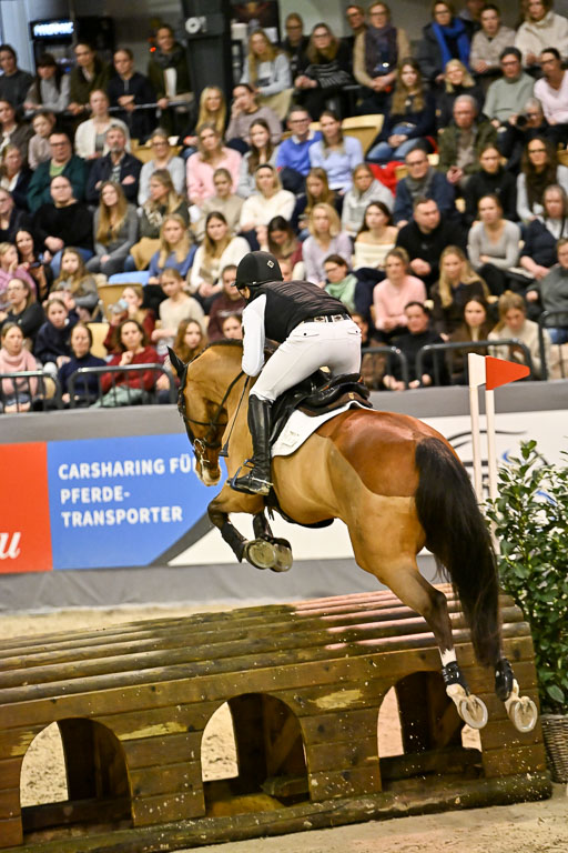  | 12022026 Indoor VS _747 