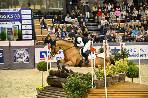  | 12022026 Indoor VS _758 